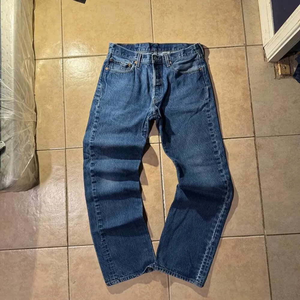 VIntage Levi’s y2k 505 Blue cotton jeans Size 34x36 in mens relaxed fit
